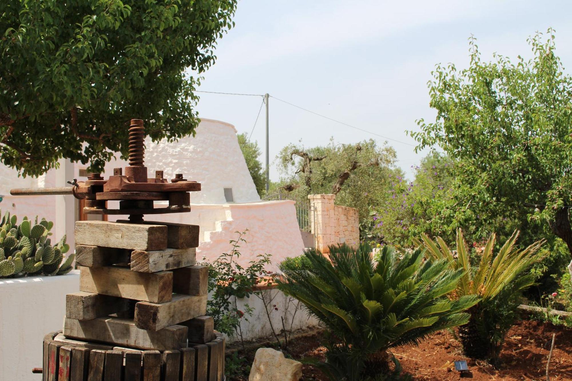 Гостевой дом Trullo Il Melograno Остуни Экстерьер фото